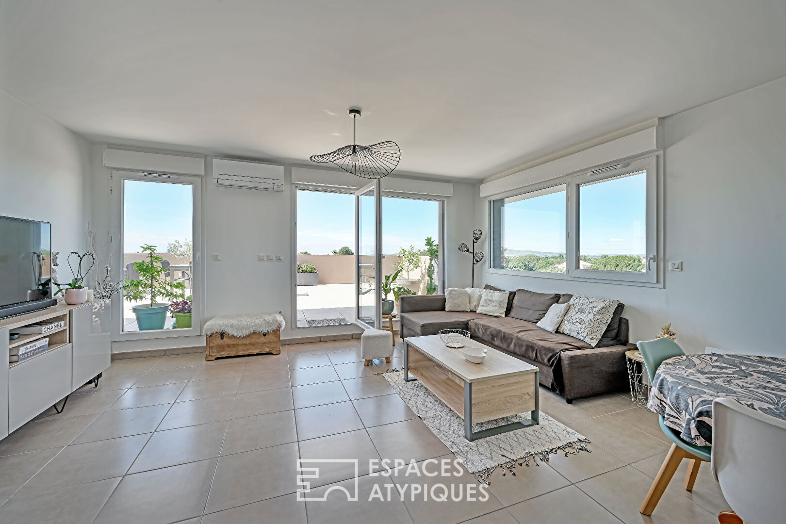 Stunning Apartment on the Top Floor with Jacuzzi in Maurin