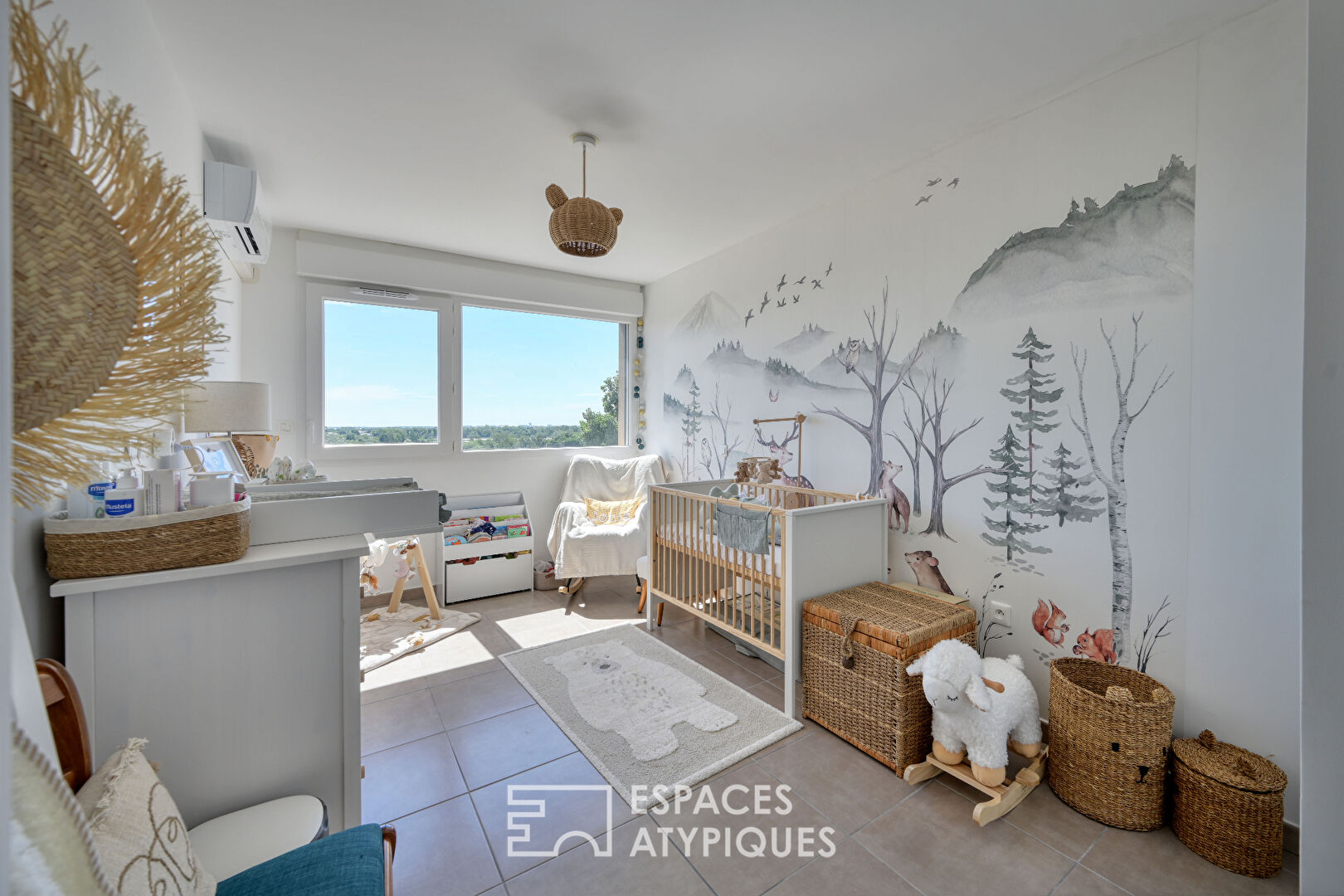 Stunning Apartment on the Top Floor with Jacuzzi in Maurin