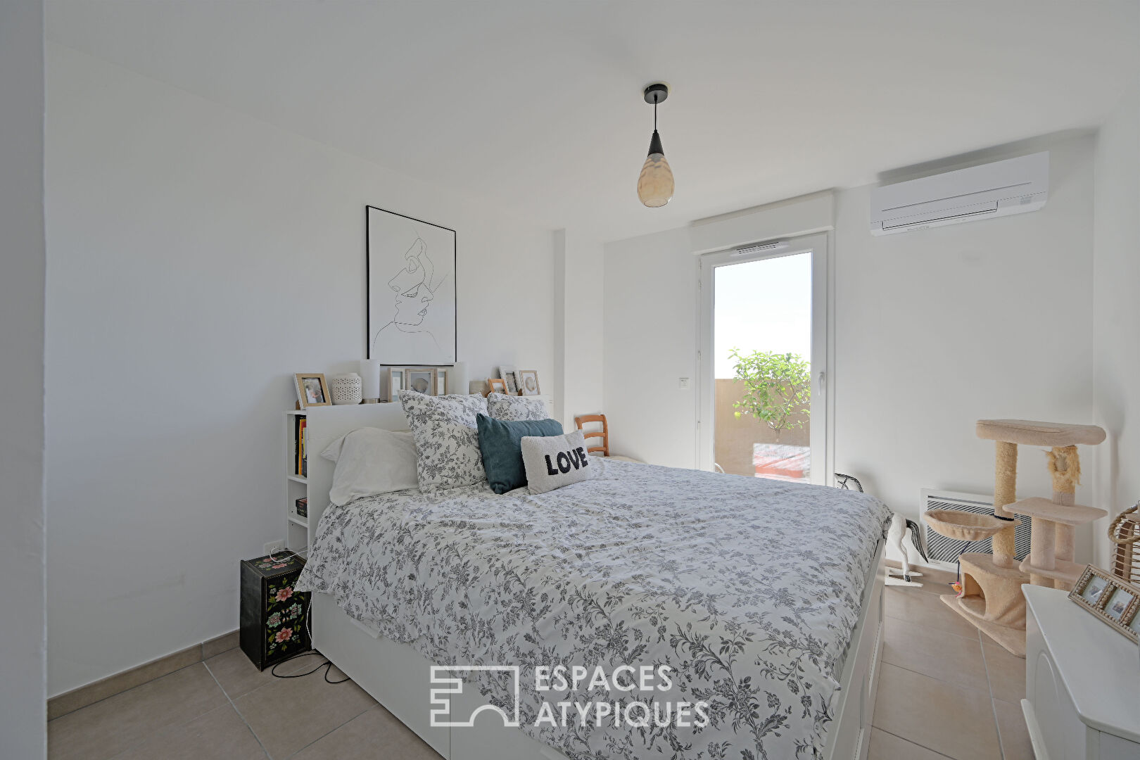 Stunning Apartment on the Top Floor with Jacuzzi in Maurin