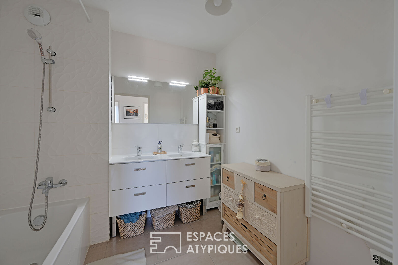 Stunning Apartment on the Top Floor with Jacuzzi in Maurin
