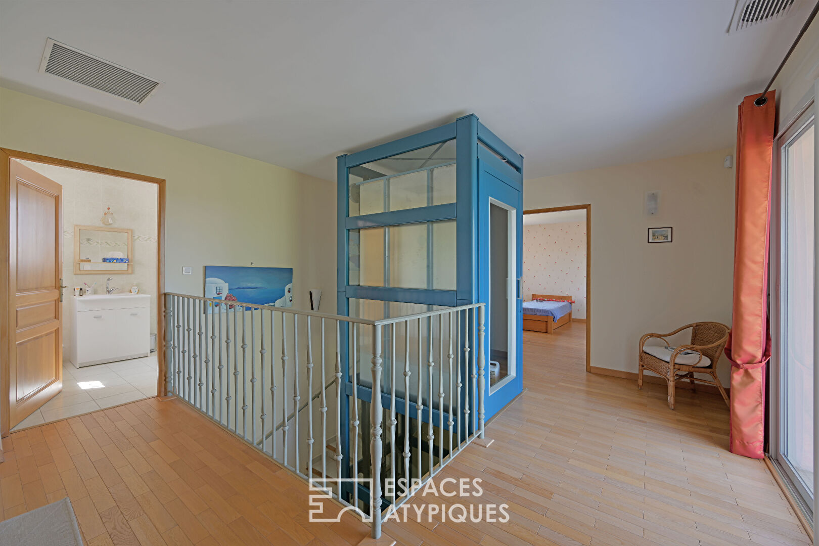 Large architect-designed house in a dominant position with open views in Saint-Jean-de-Védas