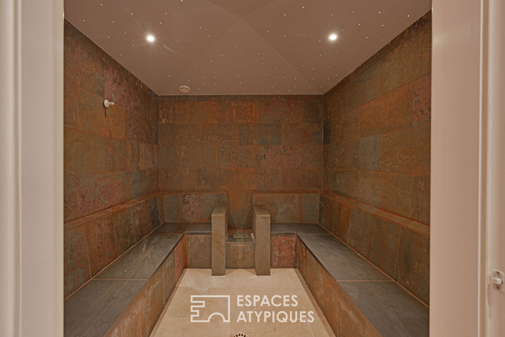 Unique real estate complex with spa and swimming pool