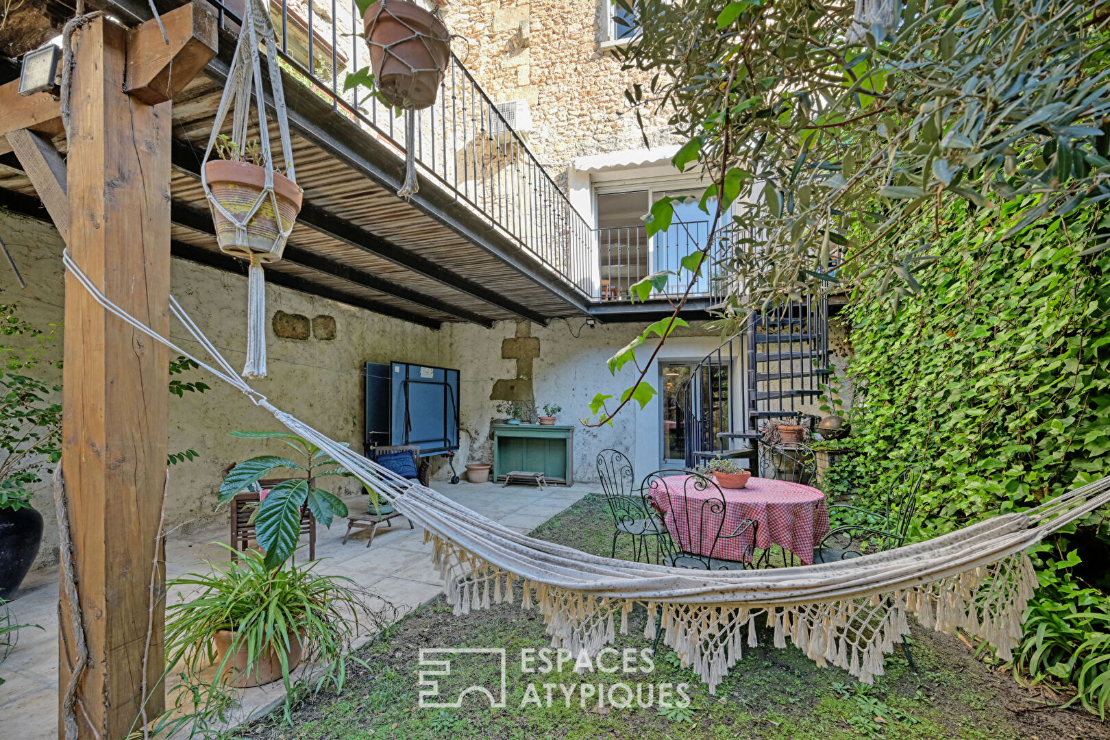 Winegrower’s house with garden and hanging terrace