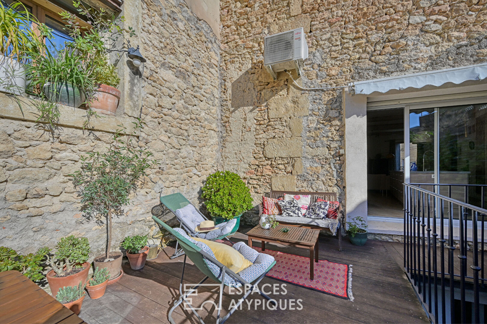 Winegrower’s house with garden and hanging terrace