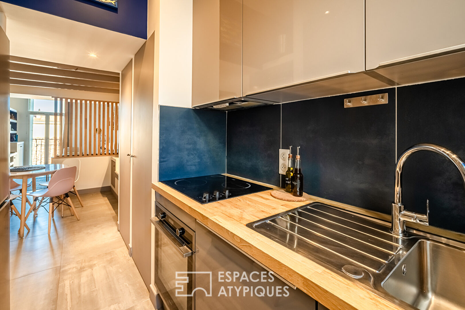 Two connecting apartments, top floor, Sète