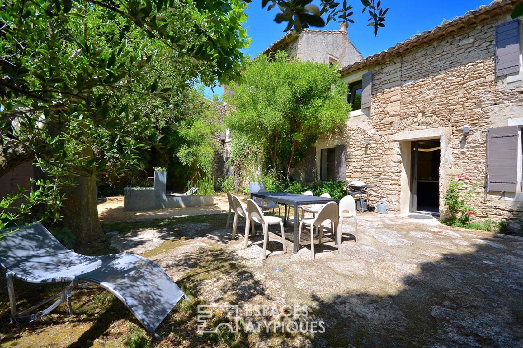 ANCIEN RELAIS DE POSTE REVISITE EN CONTEMPORAIN