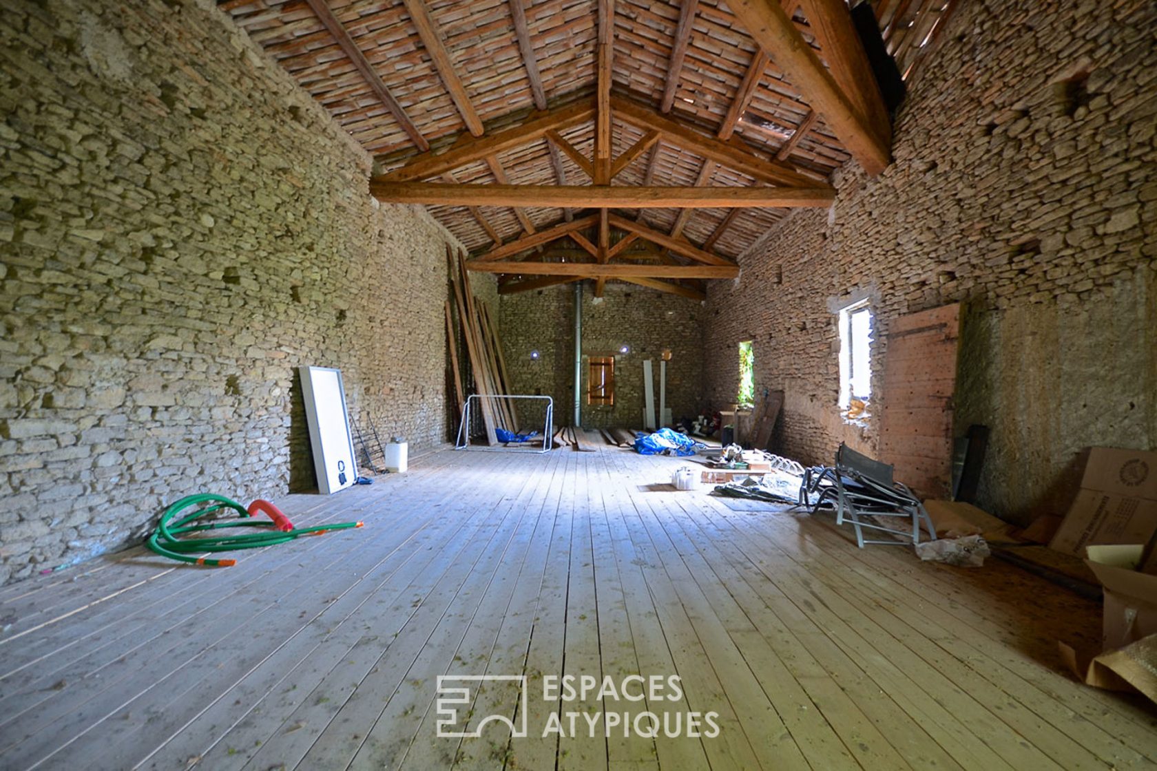 ANCIEN RELAIS DE POSTE REVISITE EN CONTEMPORAIN