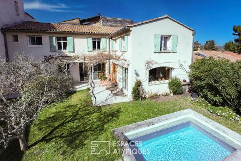 L’inattendue, maison en coeur de village avec vue, jardin et bassin