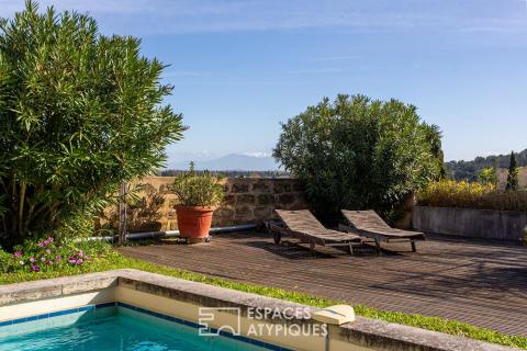 L&rsquo;inattendue, maison en coeur de village avec vue, jardin et bassin