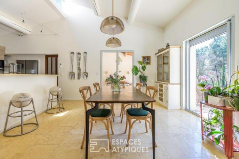 Villa lumineuse dans un écrin préservé, au pied des Ocres de Provence