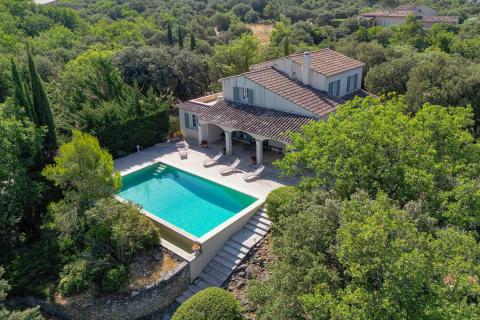 Un havre de paix dans une chenaie au coeur du Luberon