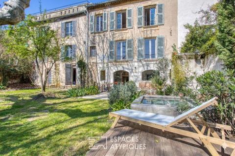 Character residence with a large leafy garden in the heart of the historic center