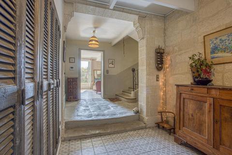 Demeure de caractère et son grand jardin arboré en coeur de centre historique