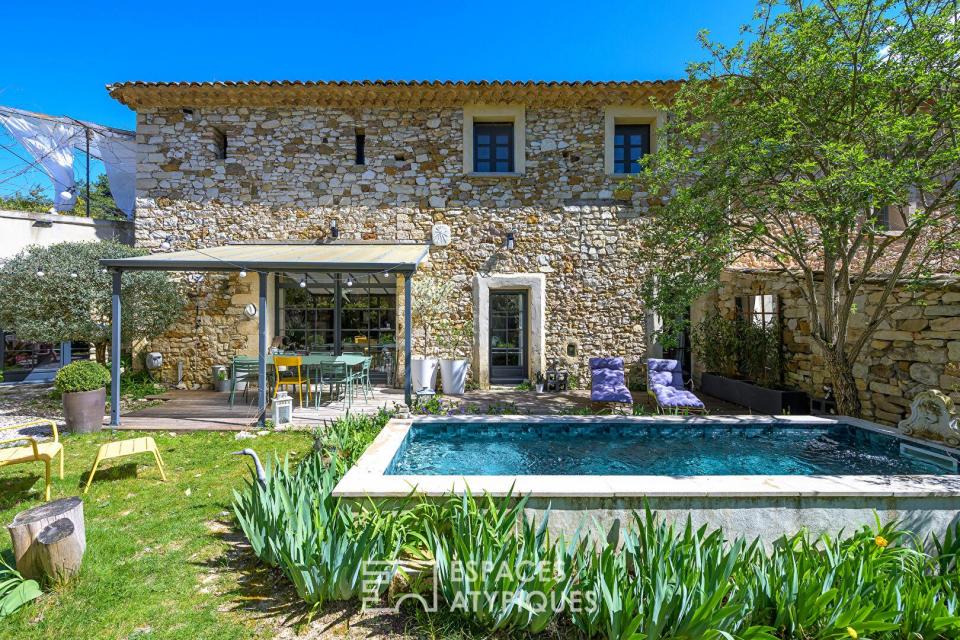 Réinterprétation contemporaine d'une bâtisse en pierre dans le Luberon