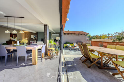 Triplex d&rsquo;exception lumineux et paisible avec sa spacieuse terrasse