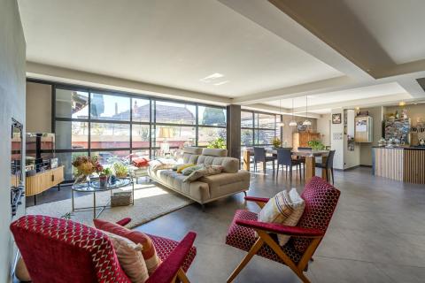 Triplex d&rsquo;exception lumineux et sa spacieuse terrasse en coeur de ville