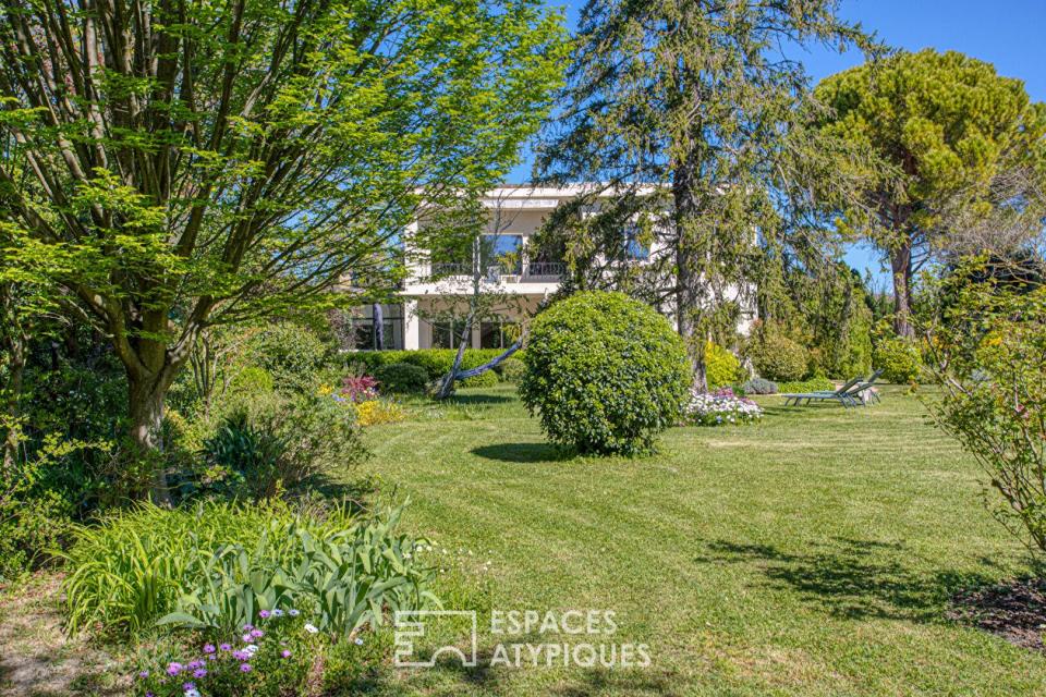 Une signature architecturale rare au coeur d'un parc paysagé