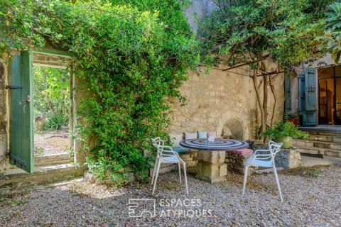 17th-century residence and its sunroom in the heart of a Luberon village