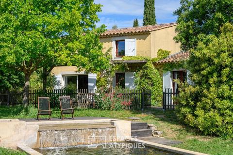 Inspiration artistique et lignes claires  pour ce cottage en Provence