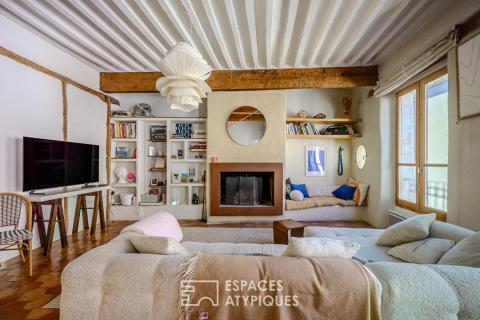 Maison d&rsquo;artiste au coeur de l&rsquo;Isle-sur-la-Sorgue avec atelier et terrasse panoramique