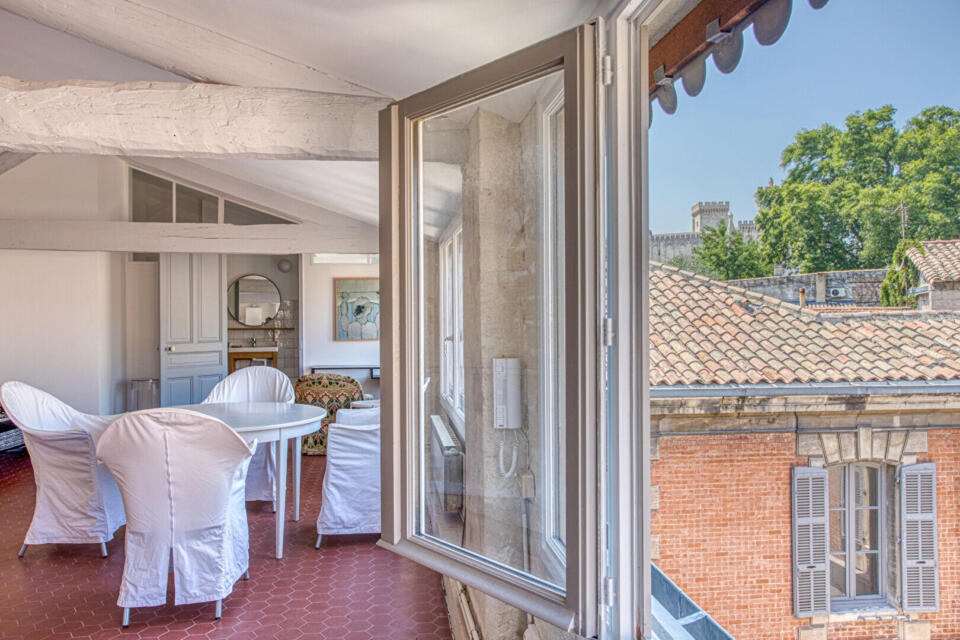 Appartement d'exception avec vue panoramique sur les toits de la Cité des Papes
