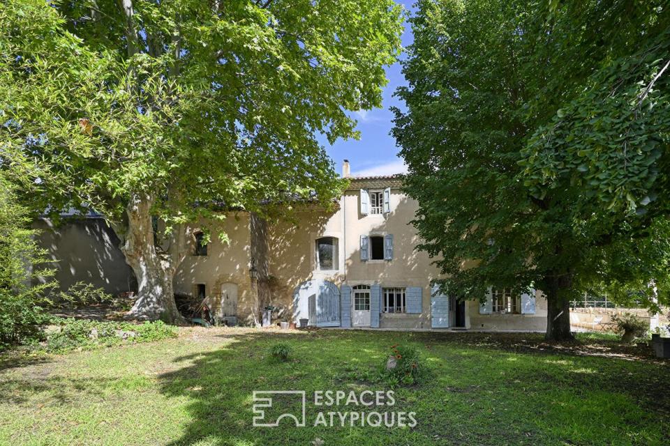 Bastide du XVII au coeur du Luberon avec atelier et potentiel d'aménagement