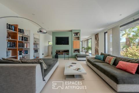 Maison d&rsquo;architecte au style contemporain dans un cadre paisible