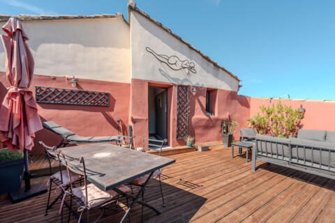 Light, terrace and panoramic views in the heart of L’Isle-sur-la-Sorgue