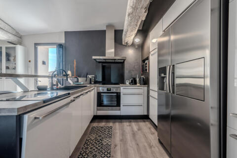 Light, terrace and panoramic views in the heart of L’Isle-sur-la-Sorgue
