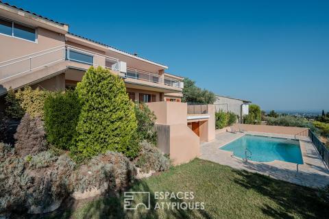 Maison d’architecte sur les hauteurs avec vue panoramique