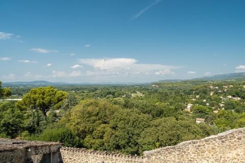 Au coeur de Lauris, une maison façonnée par les siècles