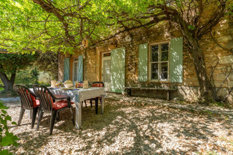 ANCIENNE BERGERIE DU XVIII SIÈCLE AU PIED DES DENTELLES DE MONTMIRAIL