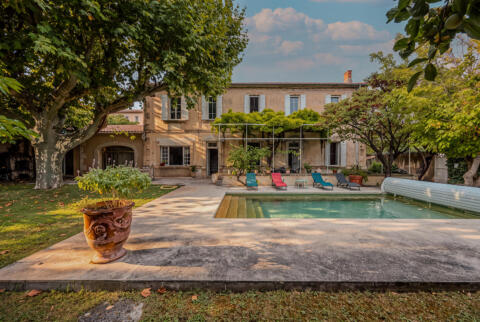 D&rsquo;une pierre deux coups : un mas provençal aux deux habitations indépendantes