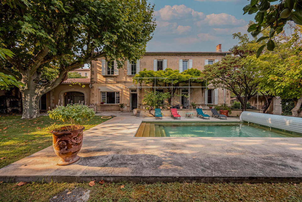 D'une pierre deux coups : un mas provençal aux deux habitations indépendantes