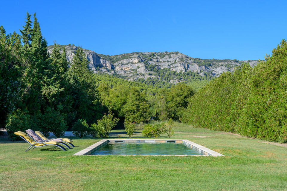 Maison de campagne rénovée avec piscine au pied du Luberon