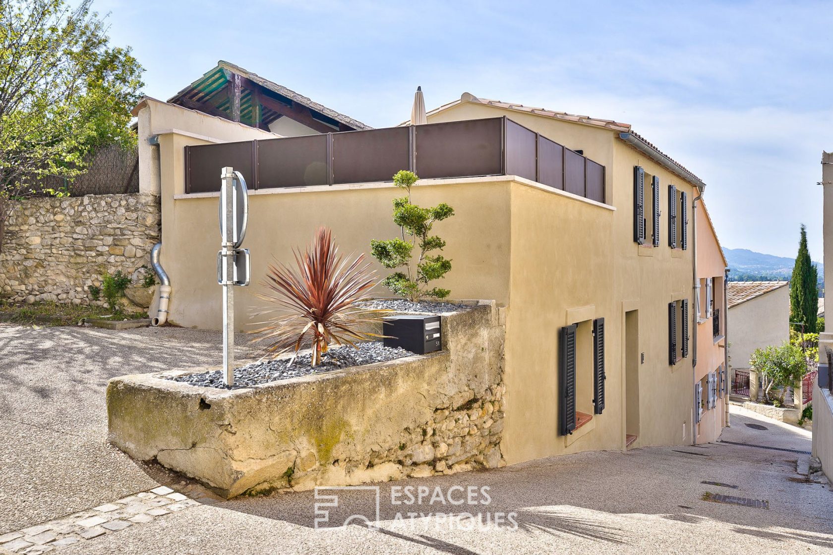 Contemporary pied a terre in Provence