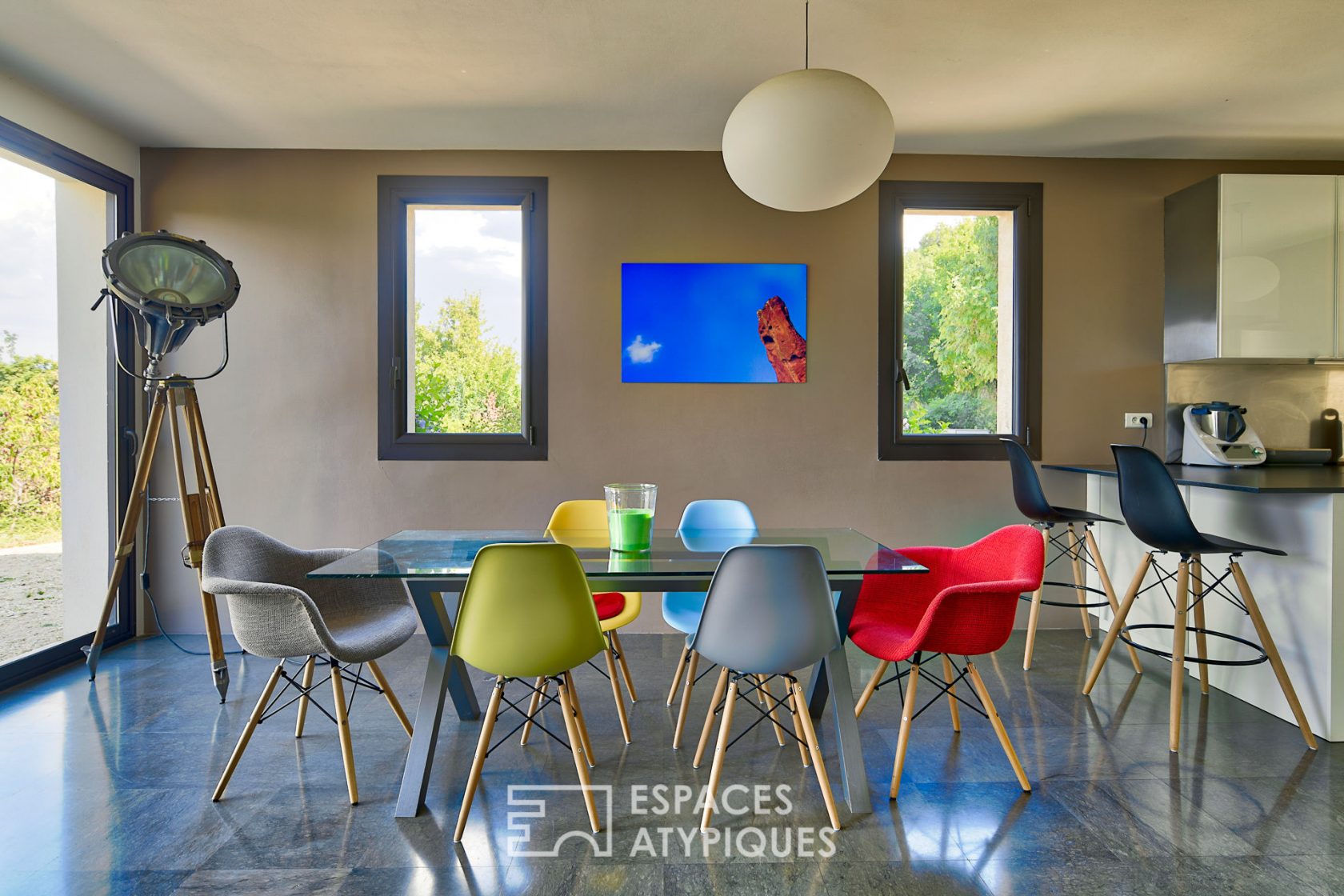 Contemporary house in a dominant position
