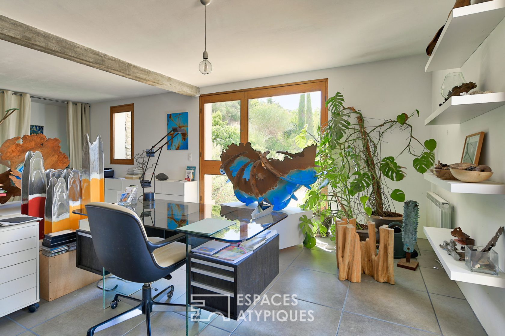 Contemporary house in a dominant position