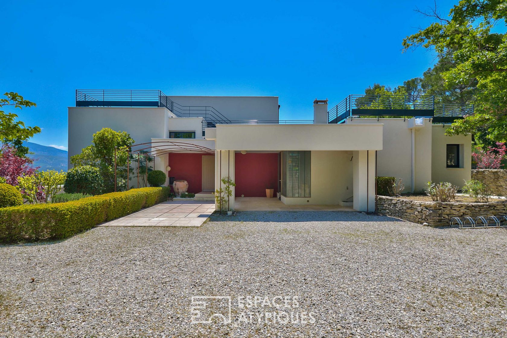 Villa moderniste des années 70 revisitée