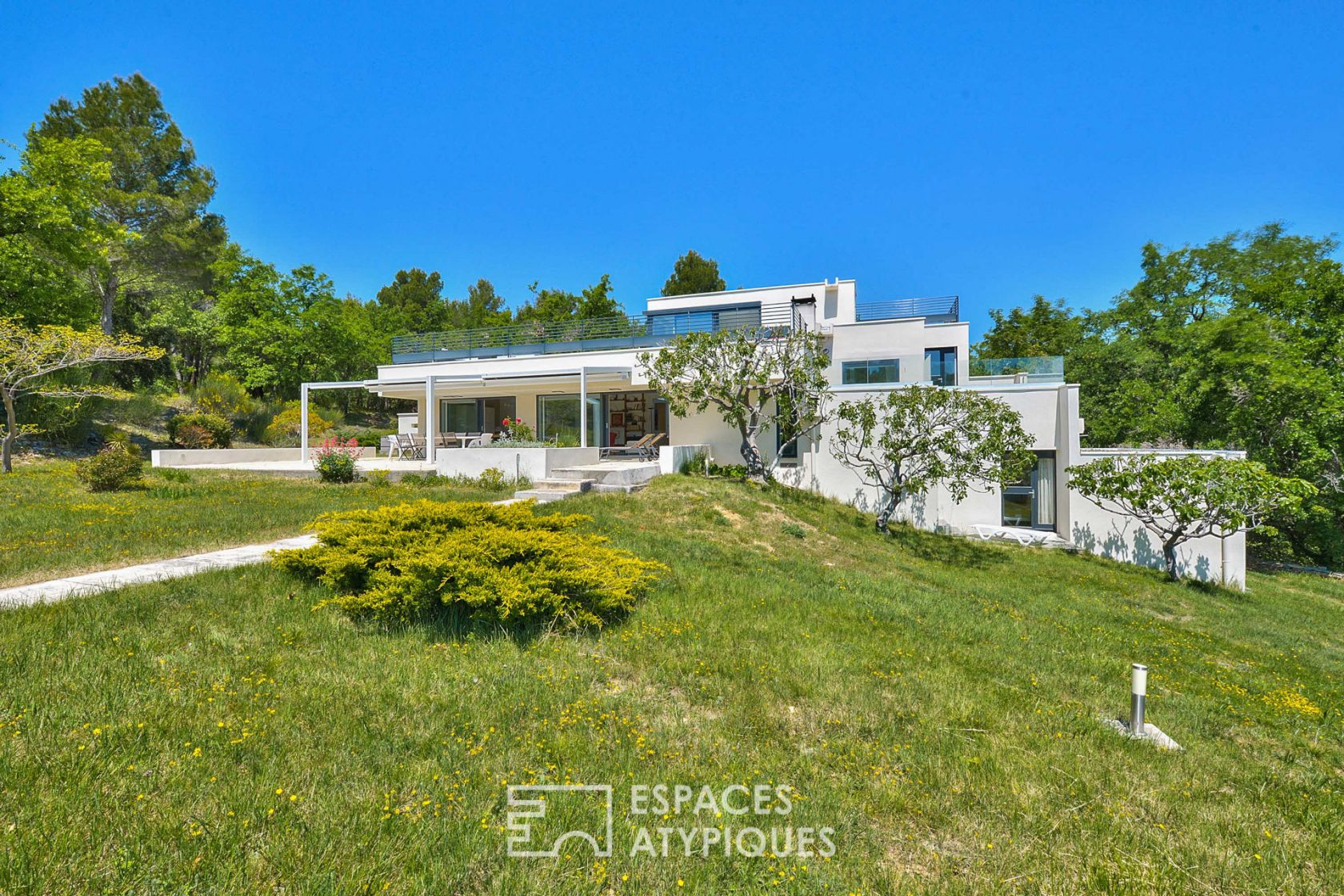 Villa moderniste des années 70 revisitée