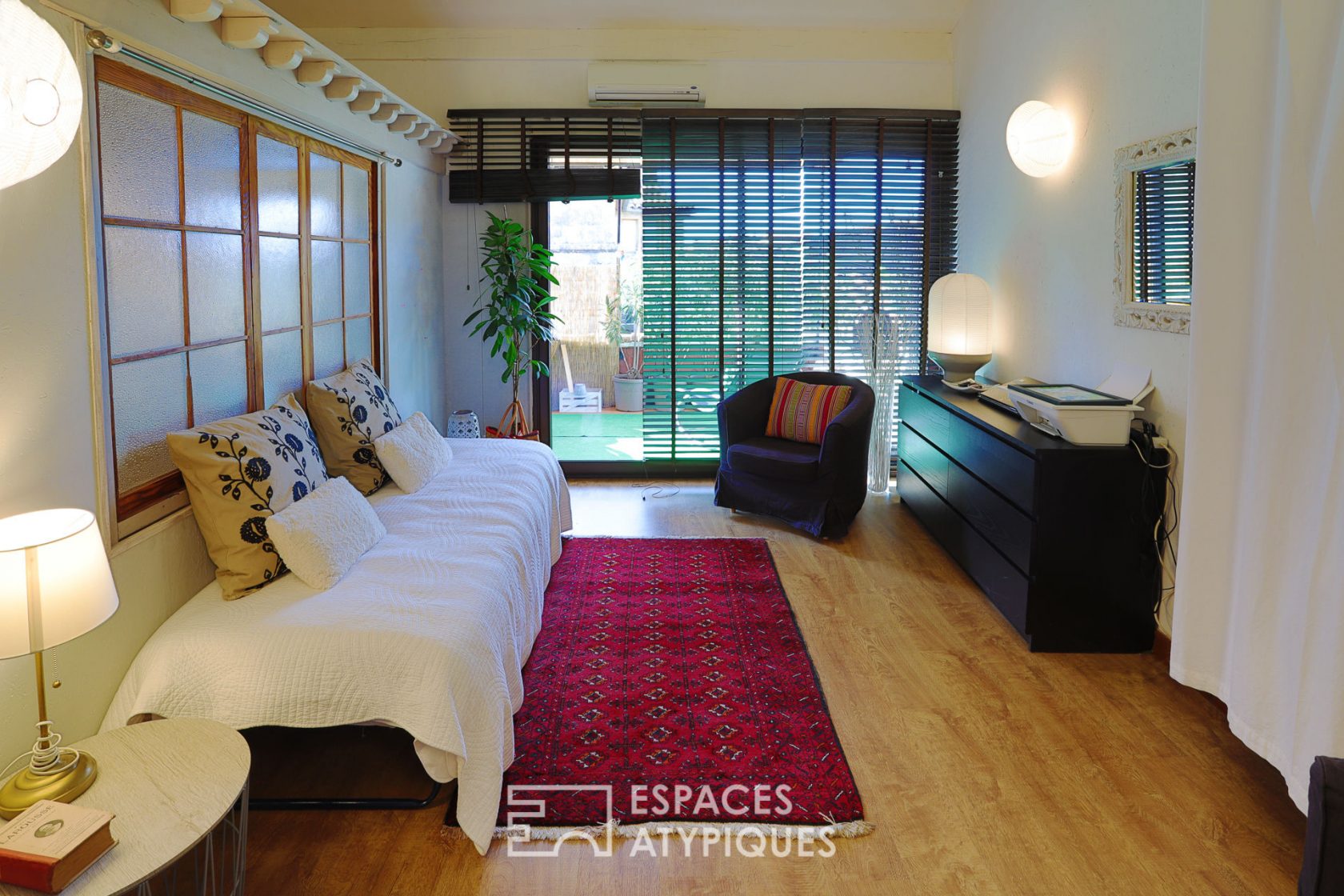 Duplex with terrace in the historic center of Apt