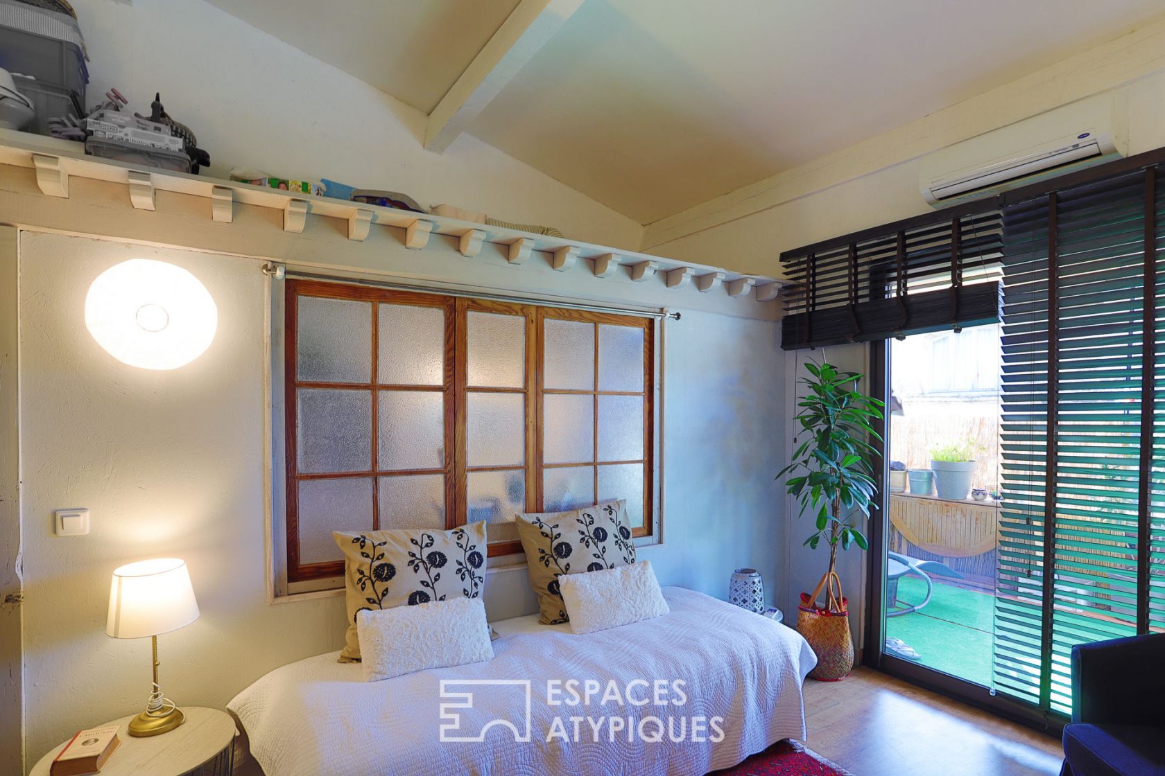 Duplex with terrace in the historic center of Apt