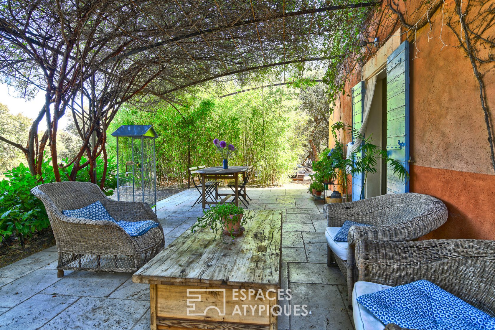 Artist’s house in the heart of an oak grove