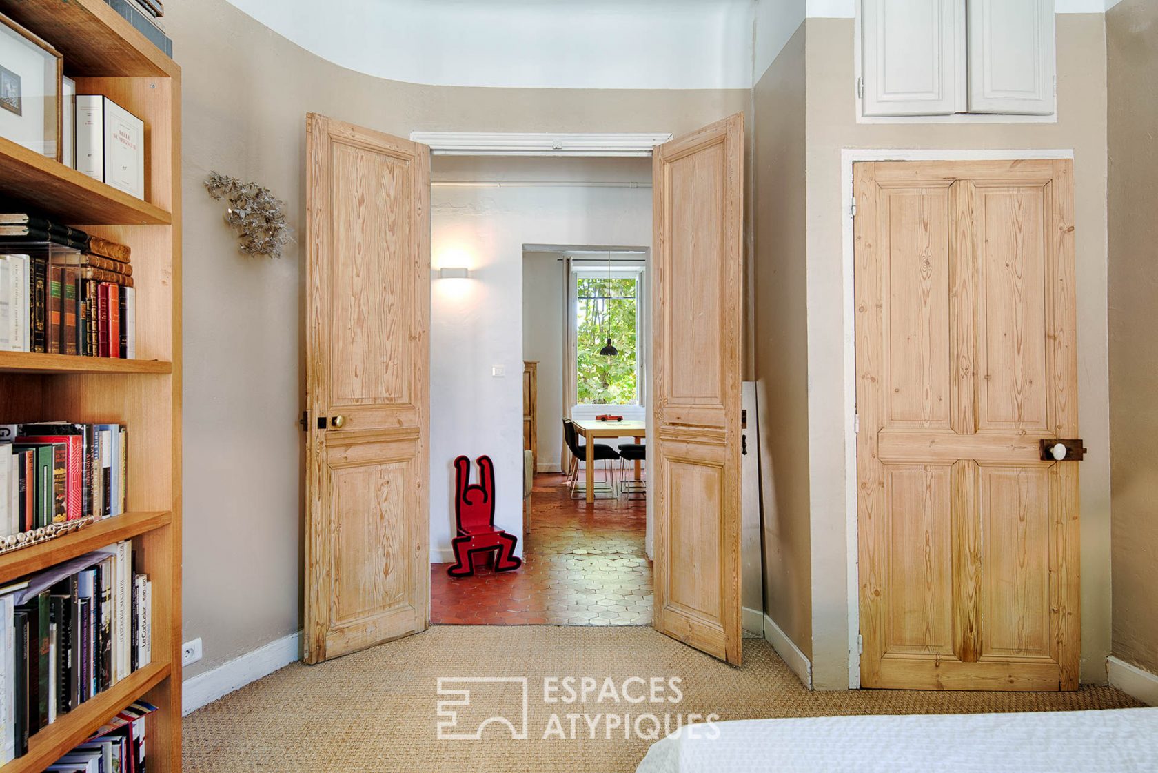 Apartment with bourgeois charm in intra muros