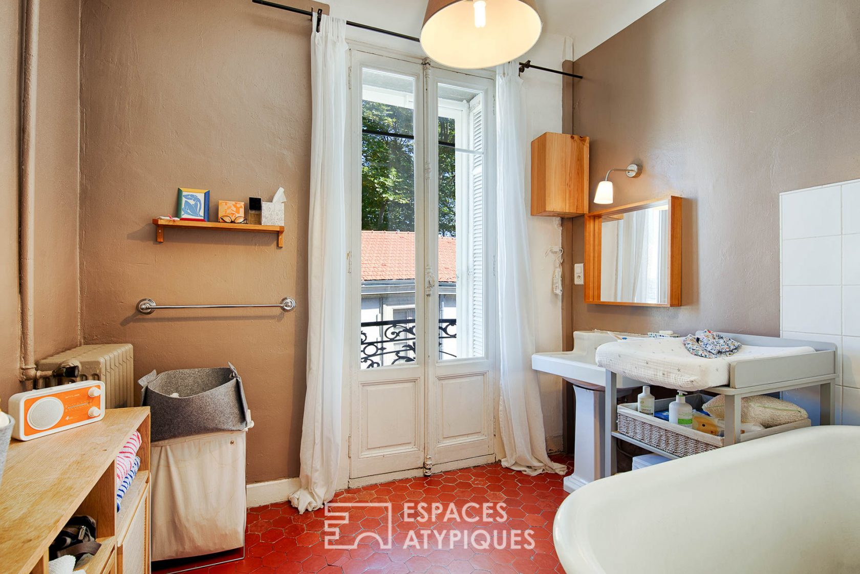 Apartment with bourgeois charm in intra muros