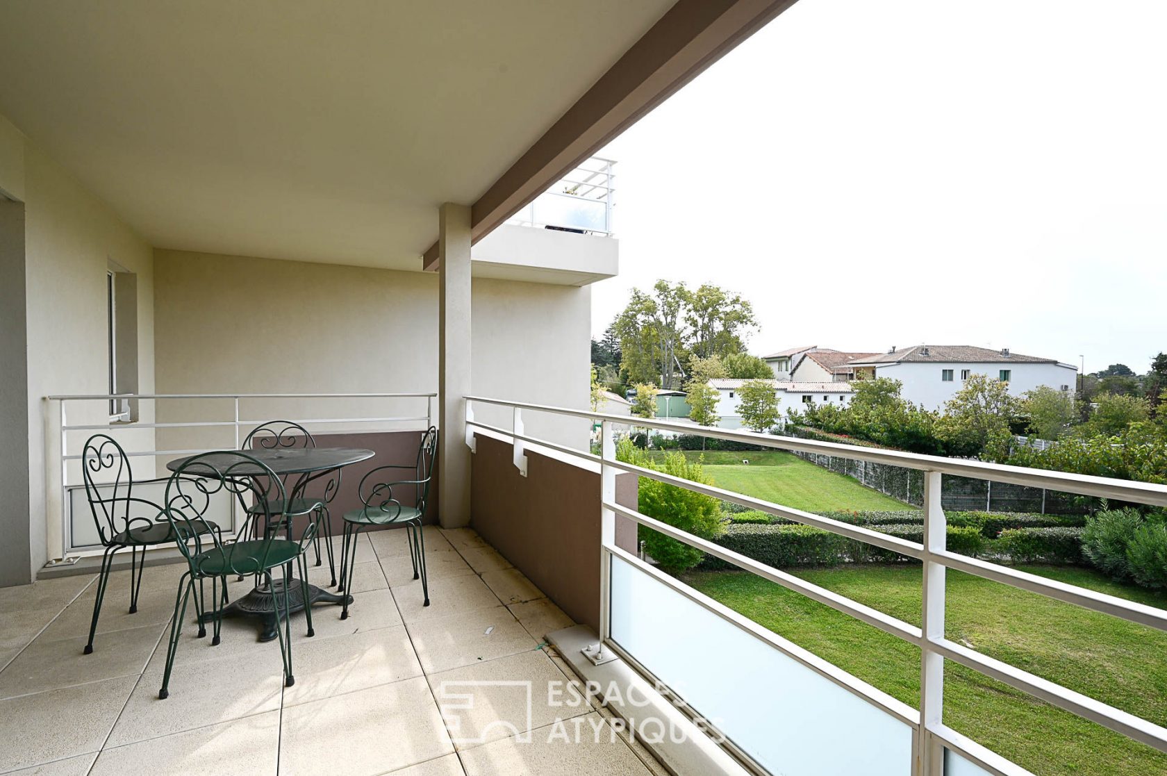 Appartement de standing dans résidence avec piscine