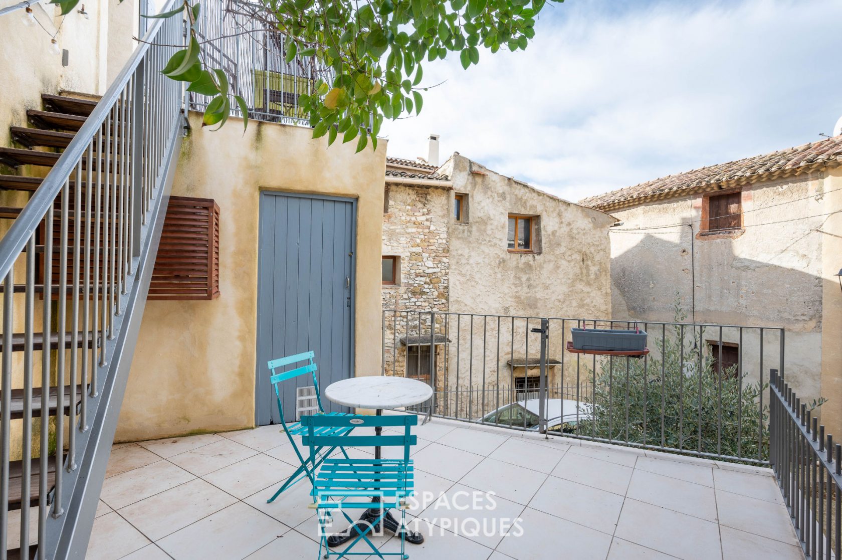 Elegant triplex with terrace