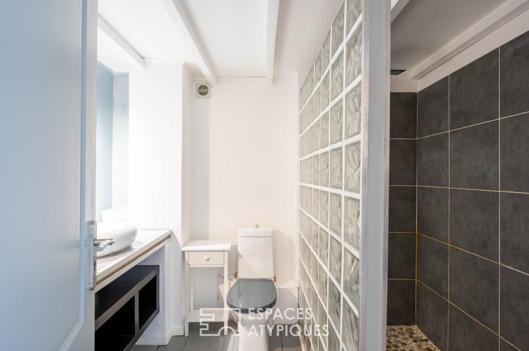 Elegant triplex with terrace