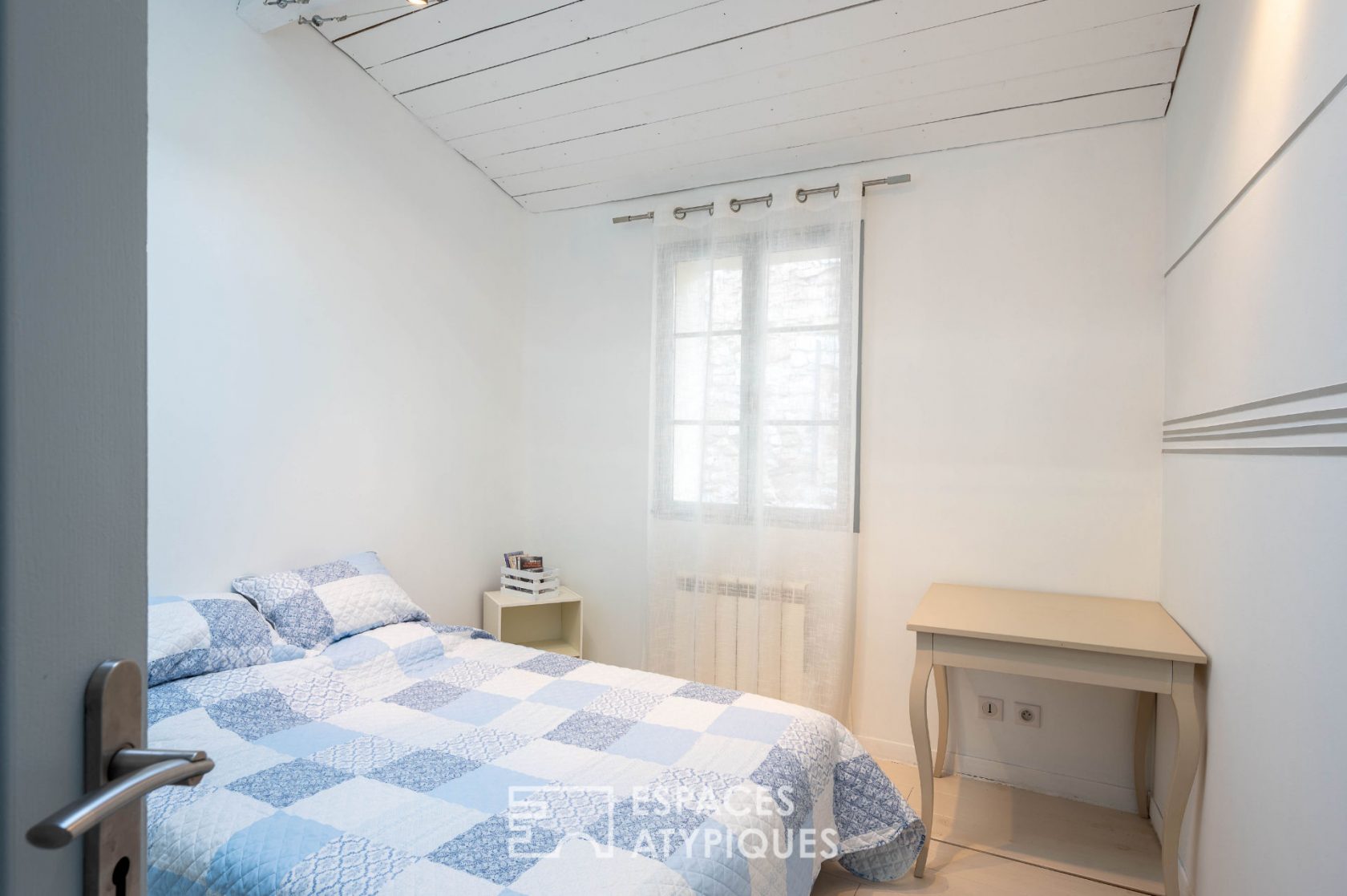 Elegant triplex with terrace