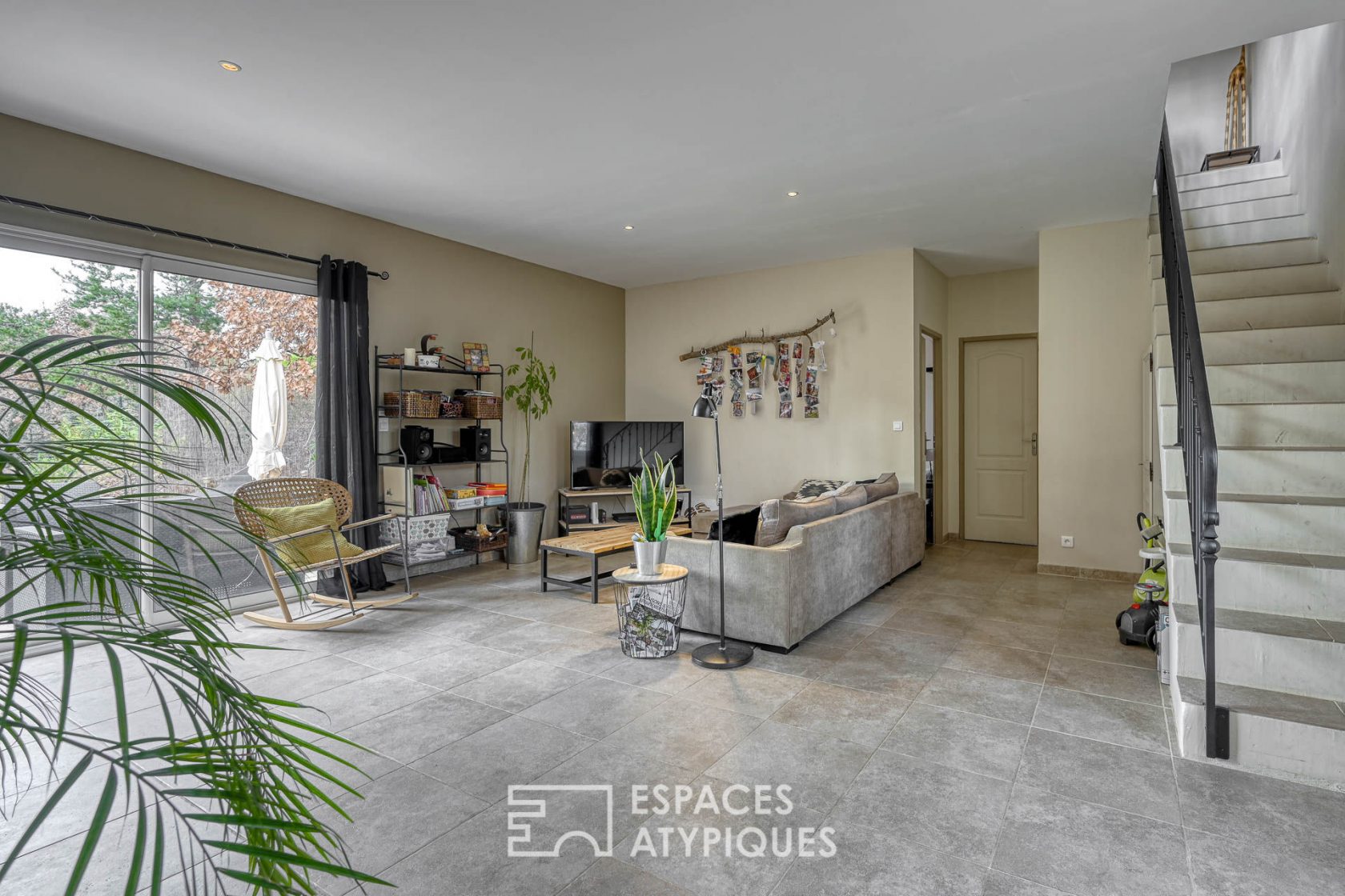 Family villa between ocher and pine forest